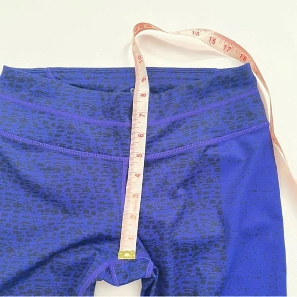 Athleta Mid Rise Asym Sonar Camo 7/8 Length Tight Legging - Picture 6 of 7